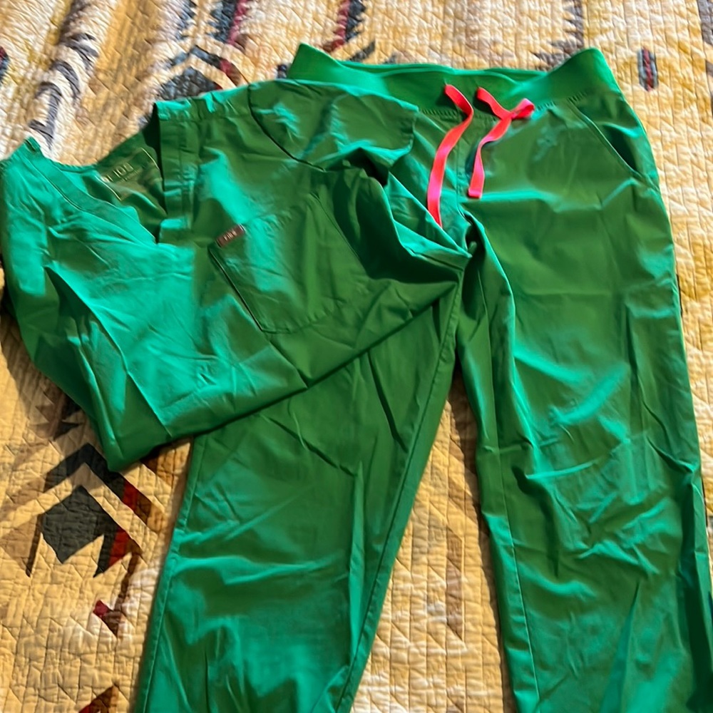 Figs scrubs